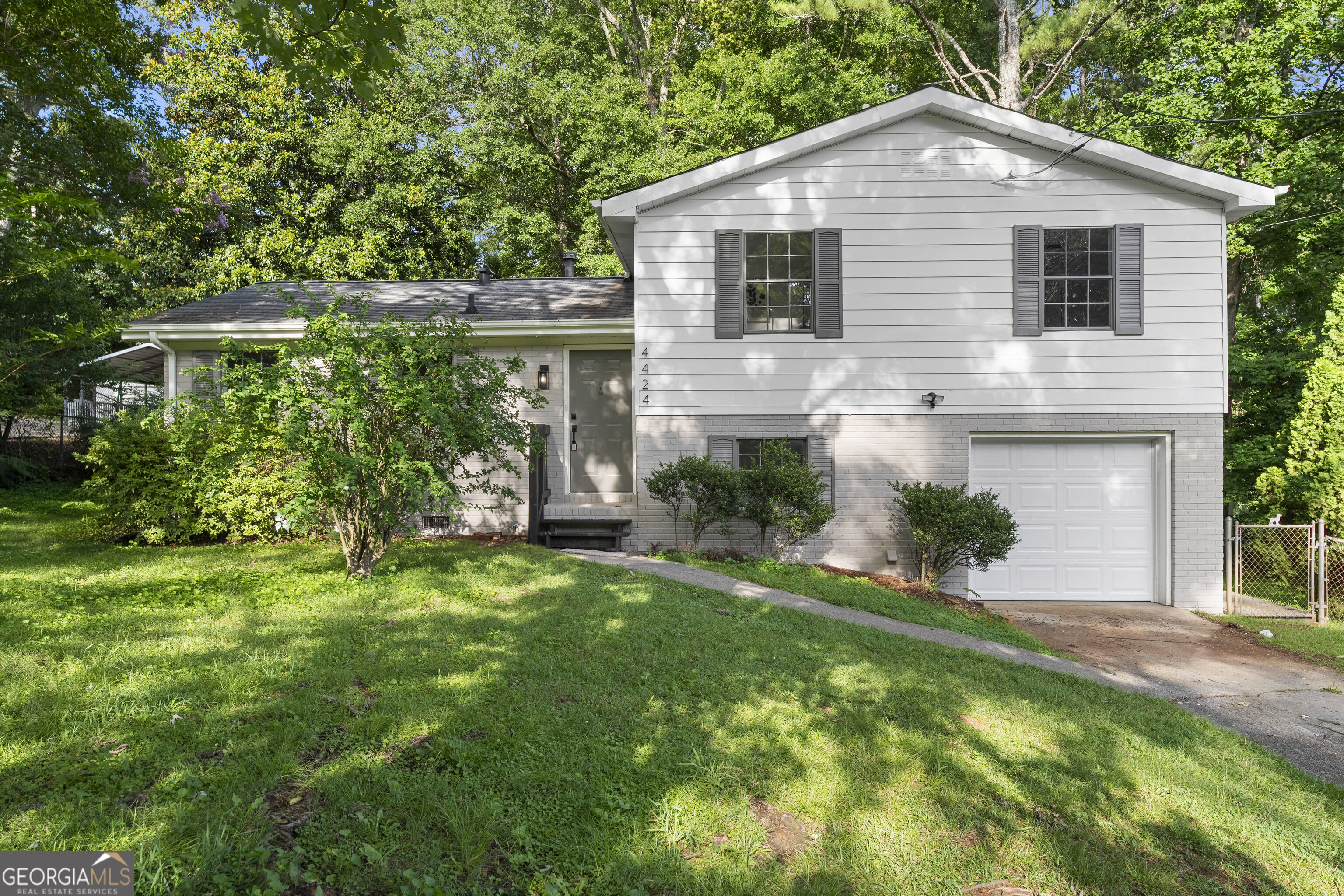 4424 Twin Creek Drive NE Property Photo 1