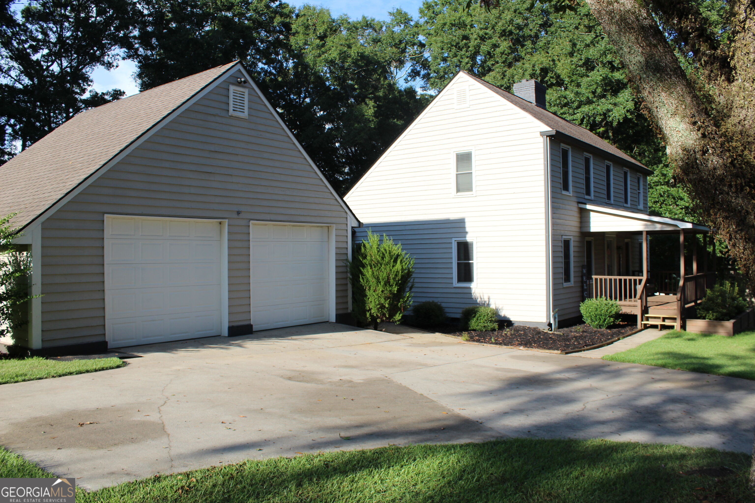 425 Pecan Circle Property Photo 2