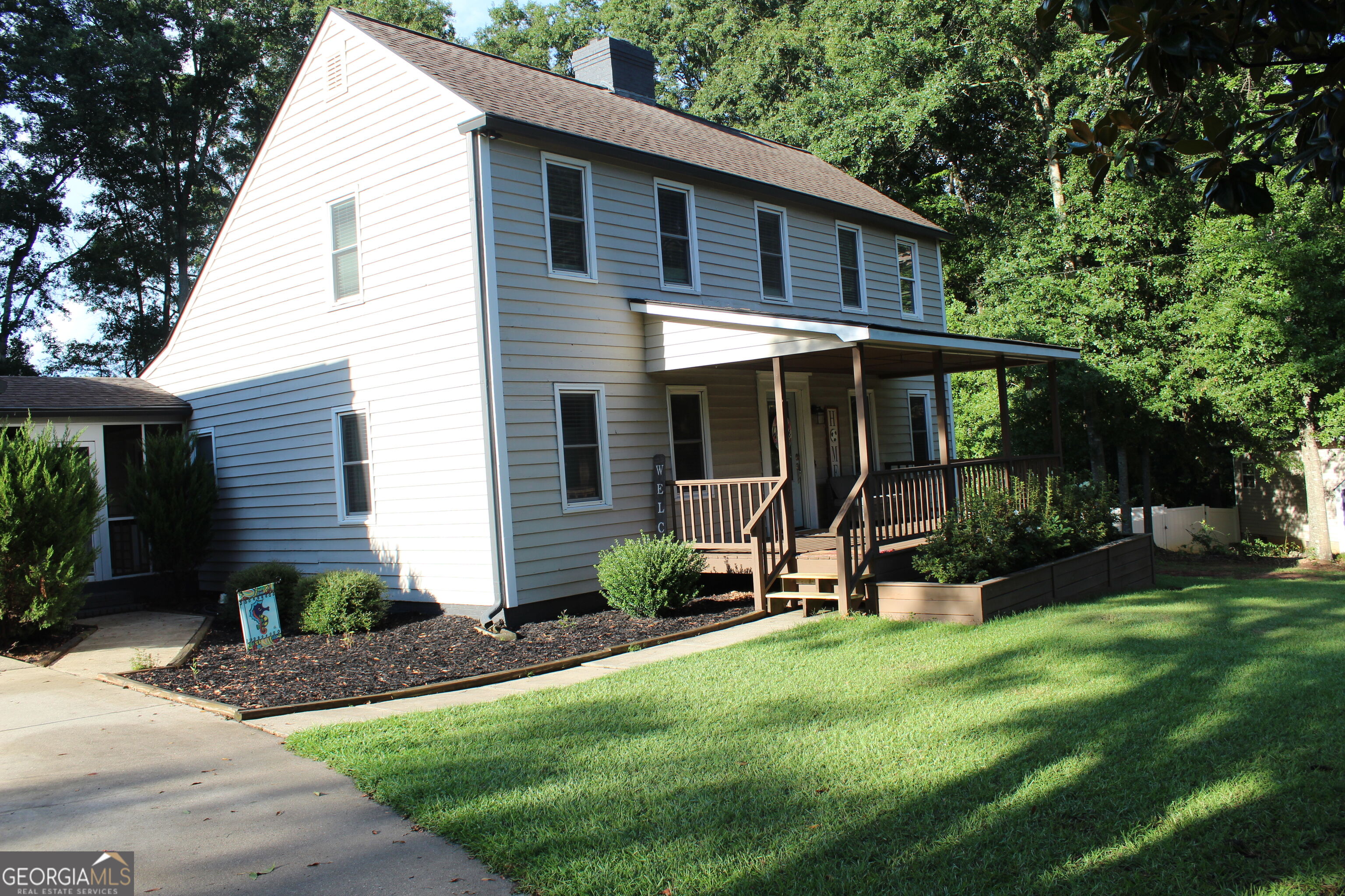 425 Pecan Circle Property Photo 3