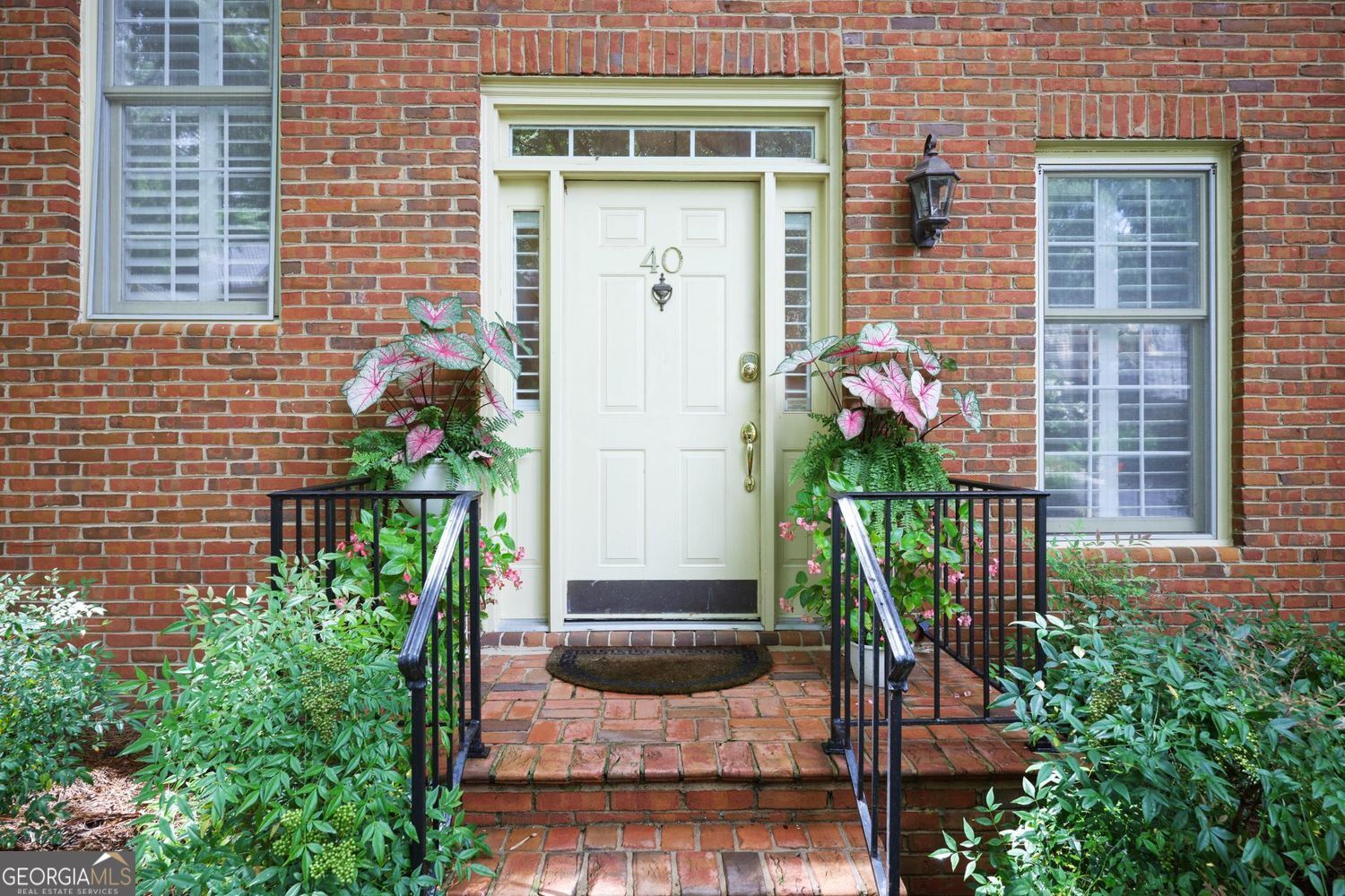 40 Ivy Chase NE Property Photo 1