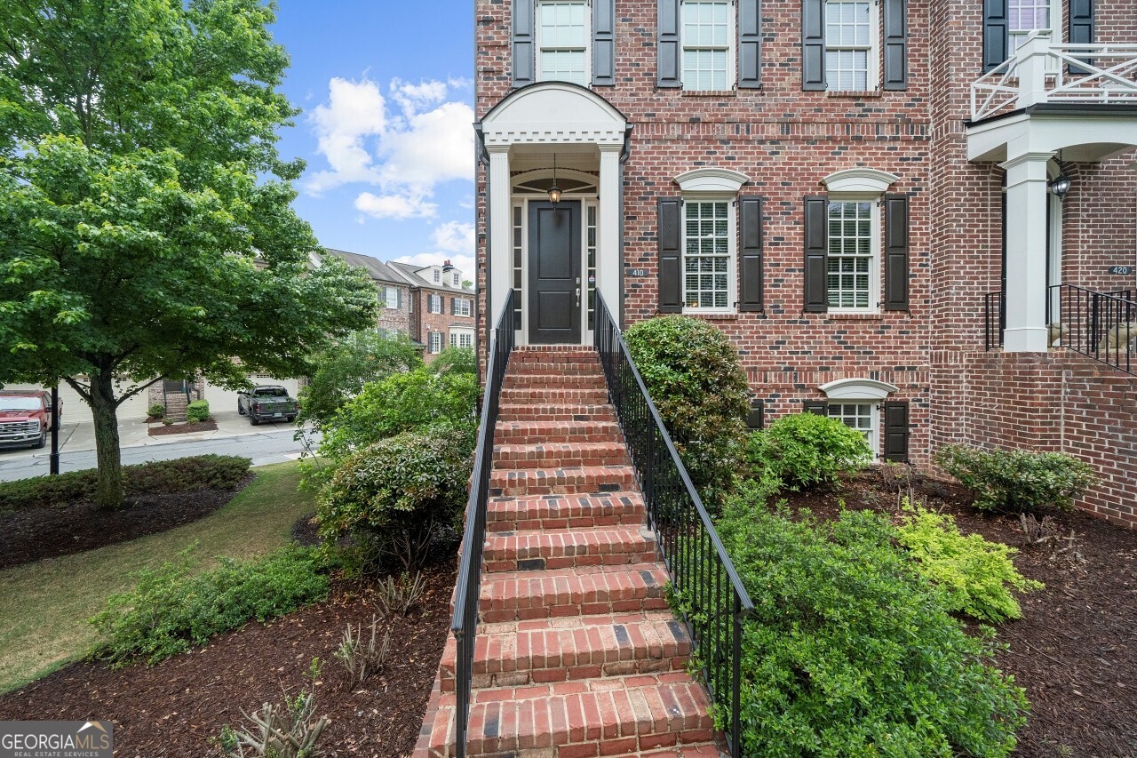 410 Rose Garden Lane Property Photo 3