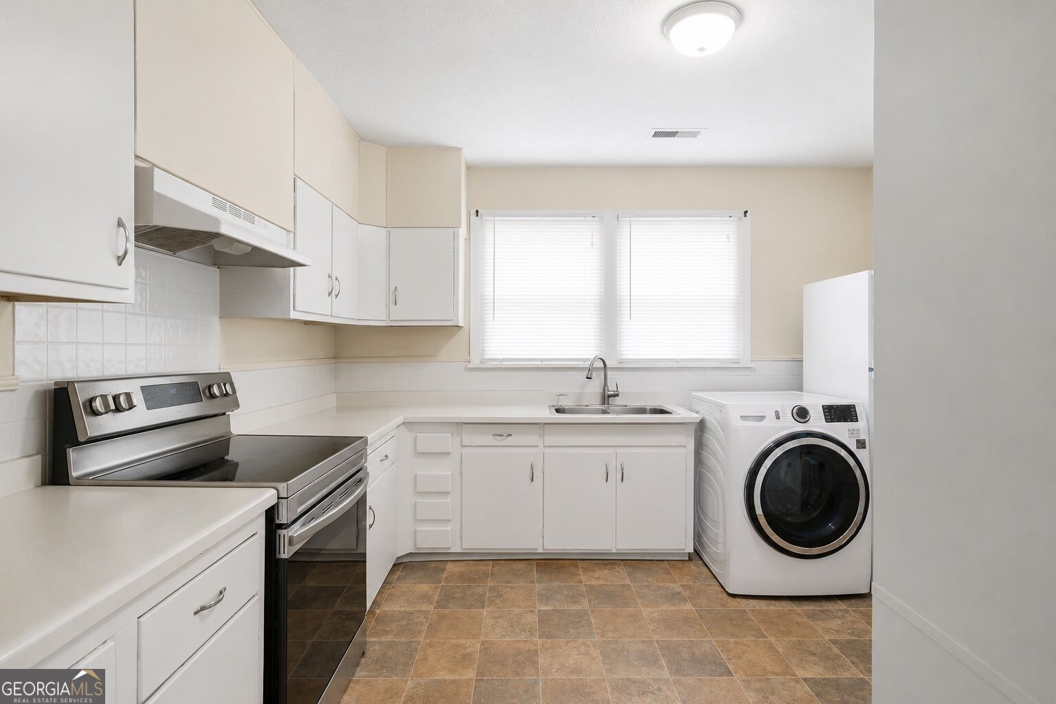 2009 Broad Street Property Photo 9