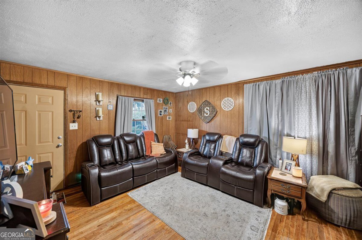 216 Harris Street Property Photo 4