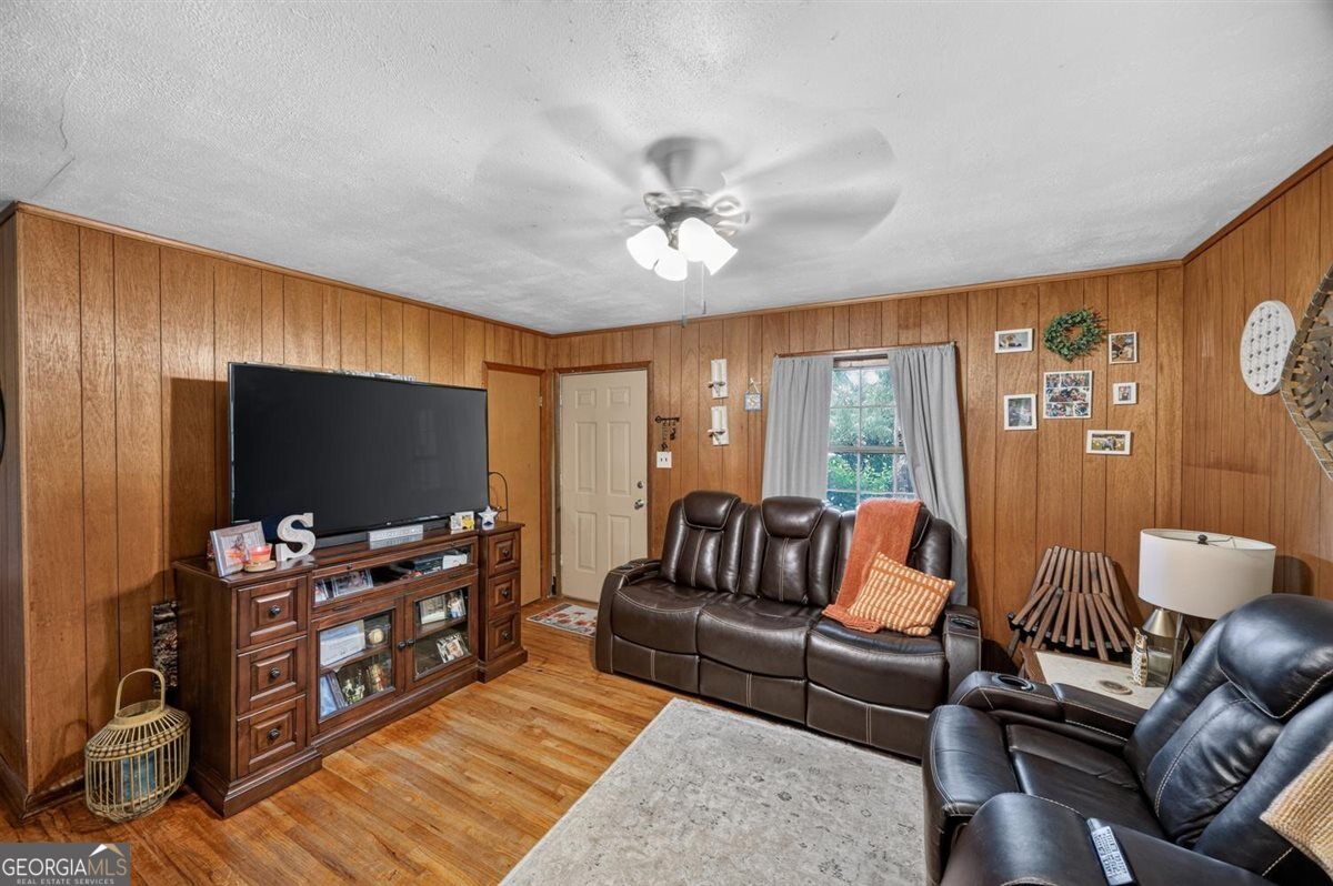 216 Harris Street Property Photo 5