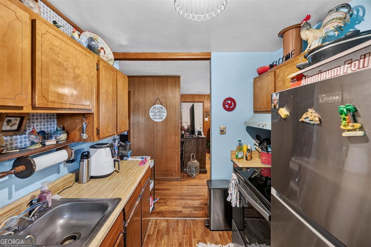 216 Harris Street Property Photo 8