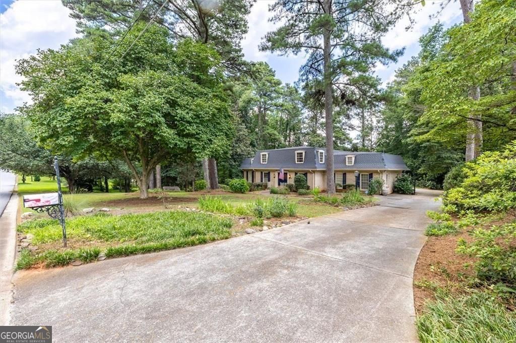 2123 Mountain Creek Drive Property Photo 3