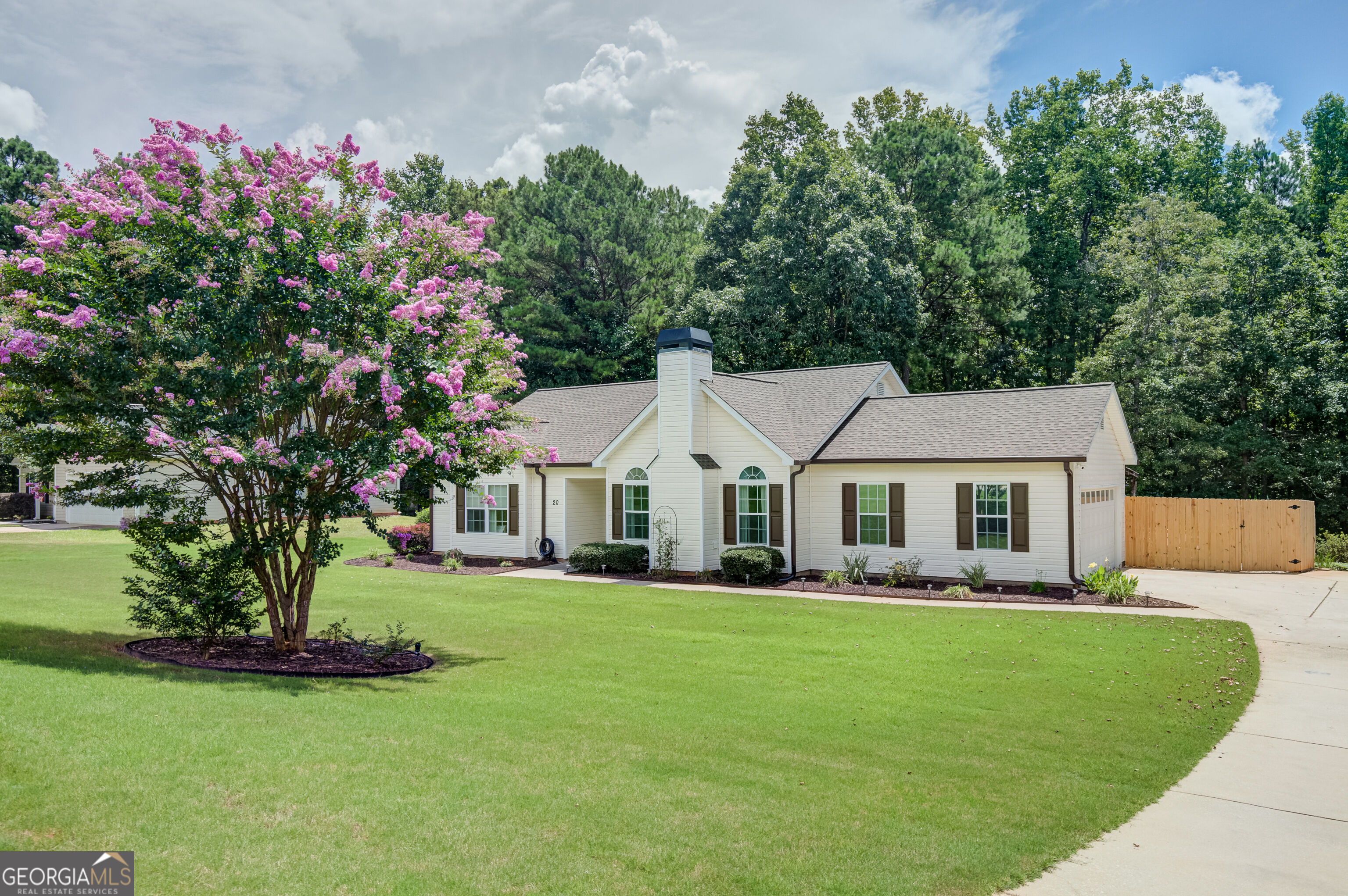 20 Walton Woods Court Property Photo 3