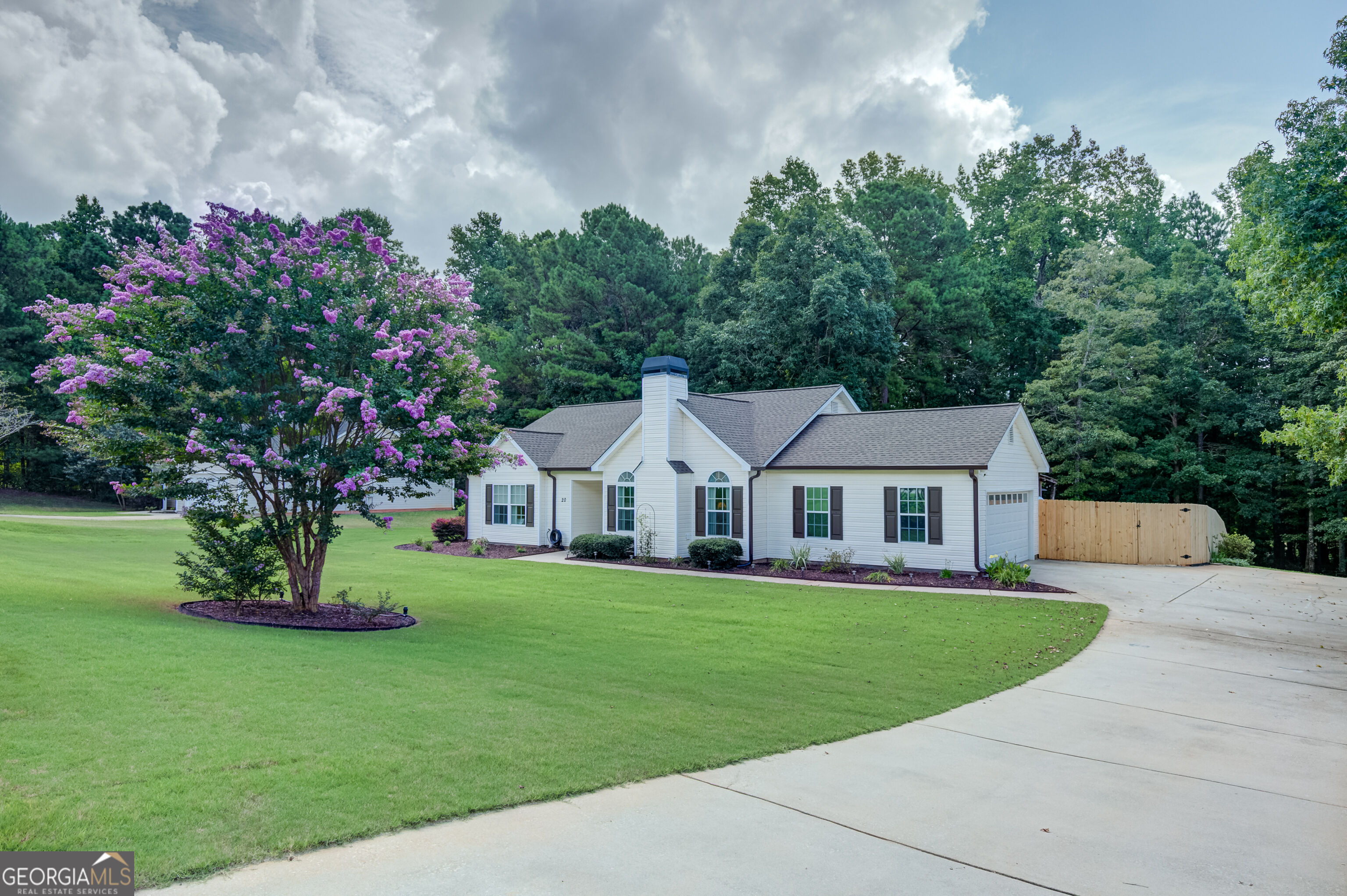 20 Walton Woods Court Property Photo 4