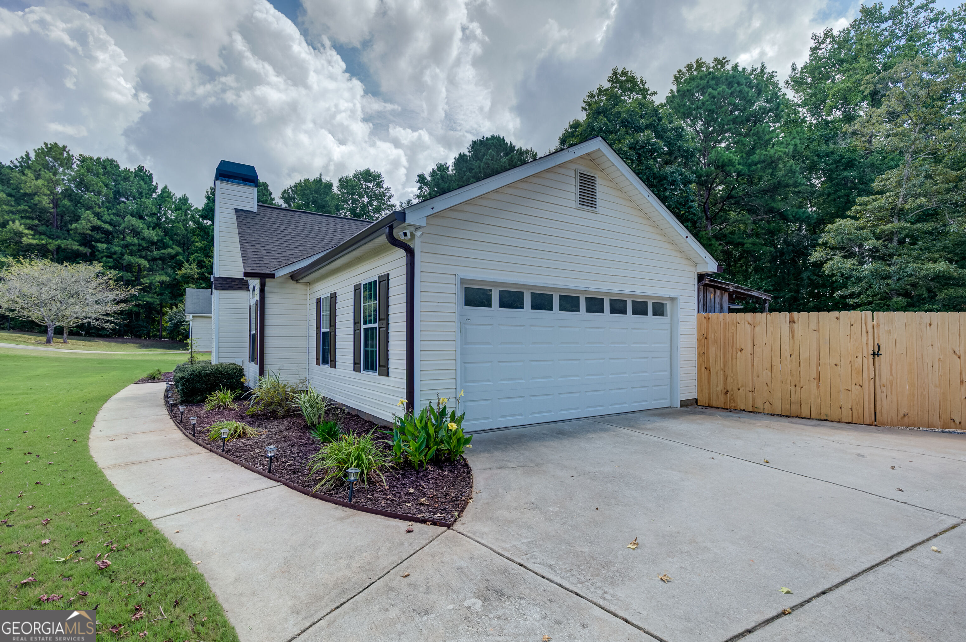 20 Walton Woods Court Property Photo 7