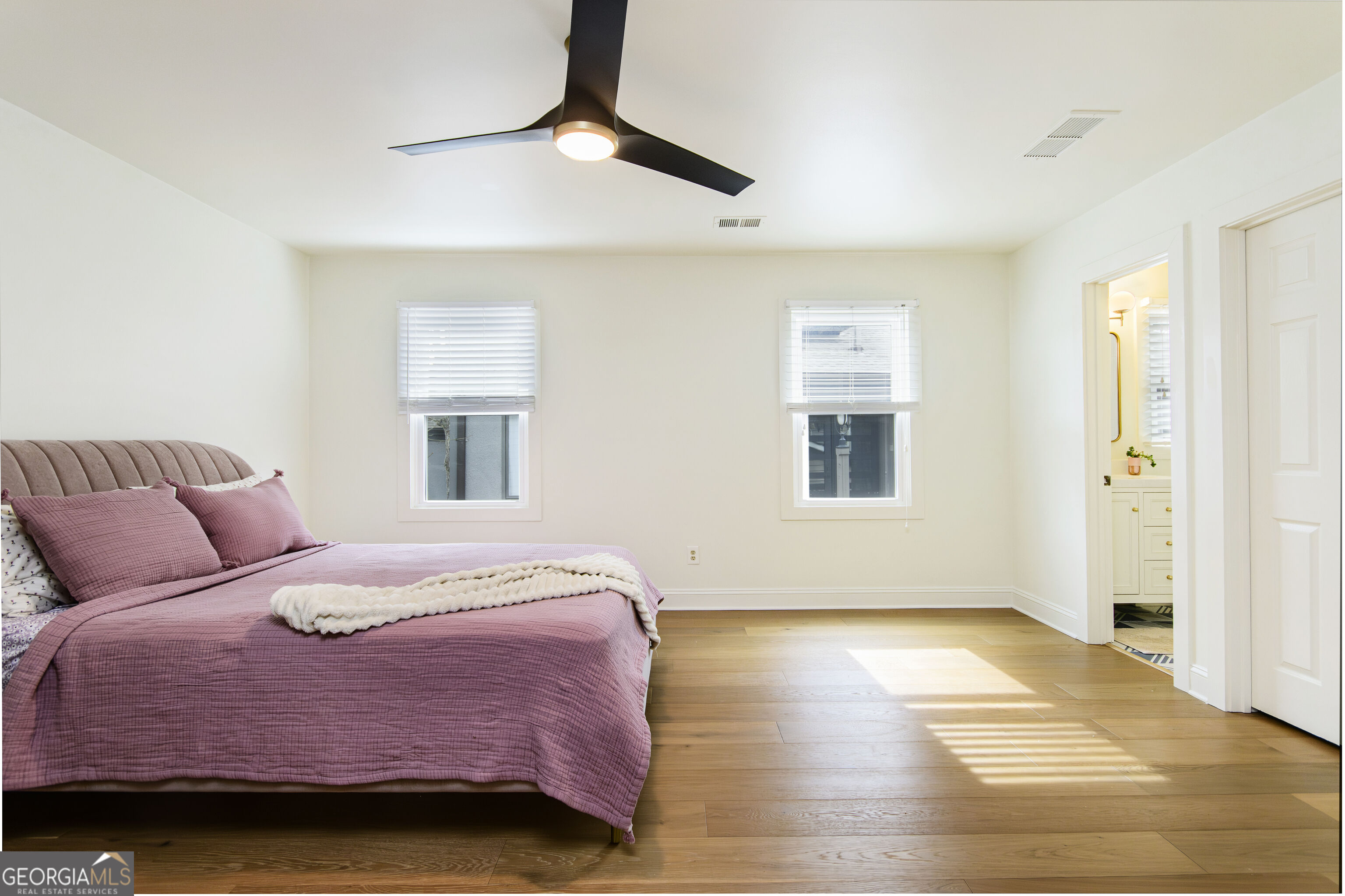 10120 Kinross Road Property Photo 17