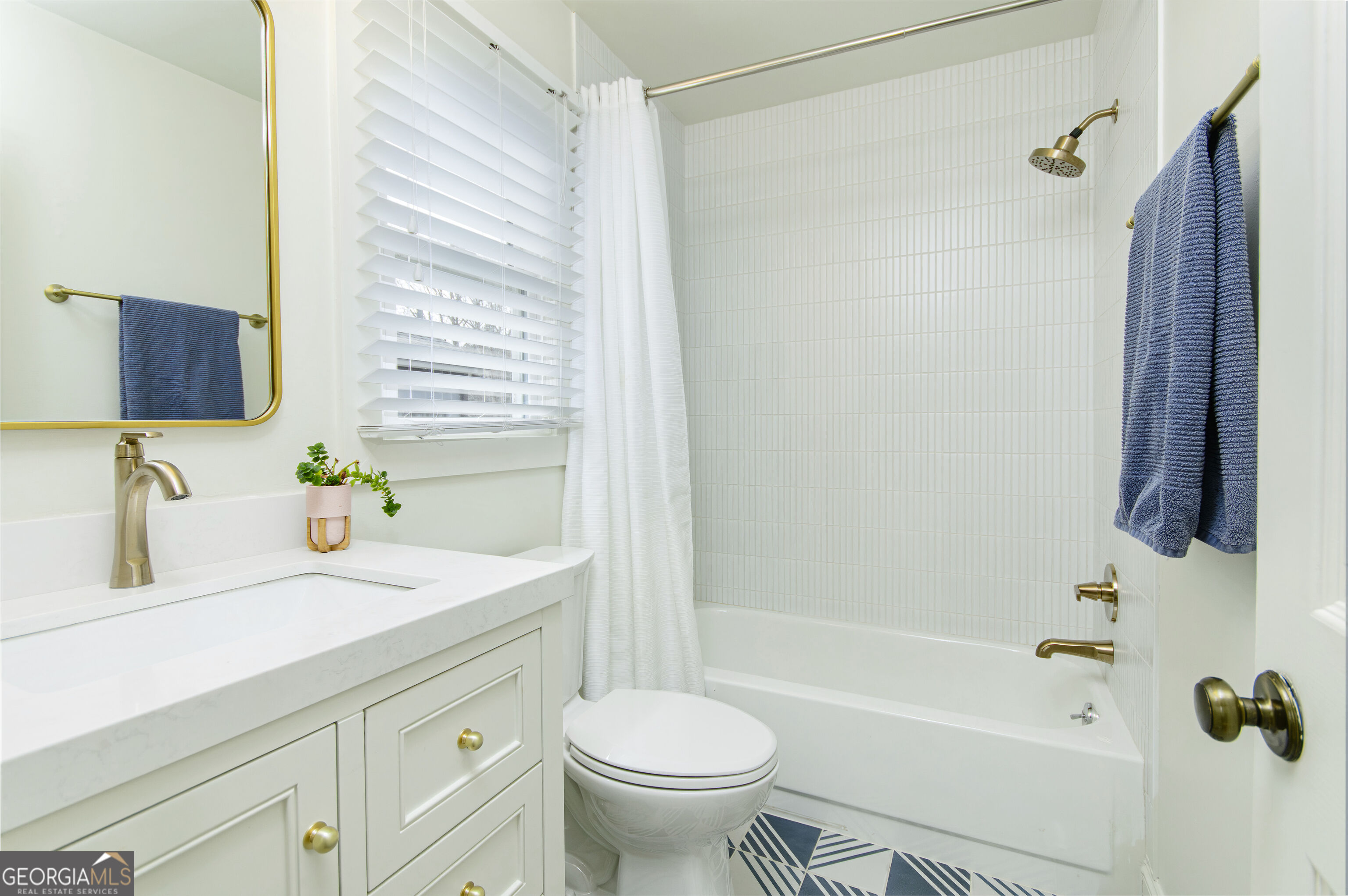 10120 Kinross Road Property Photo 18