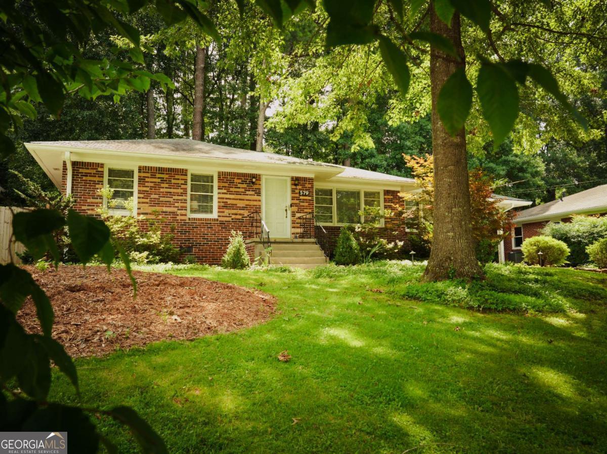 579 N Superior Avenue Property Photo 1