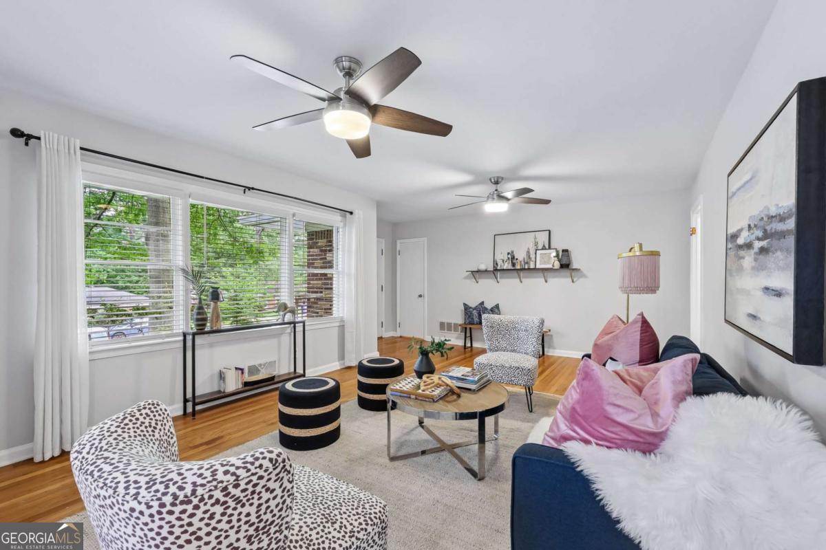 579 N Superior Avenue Property Photo 3