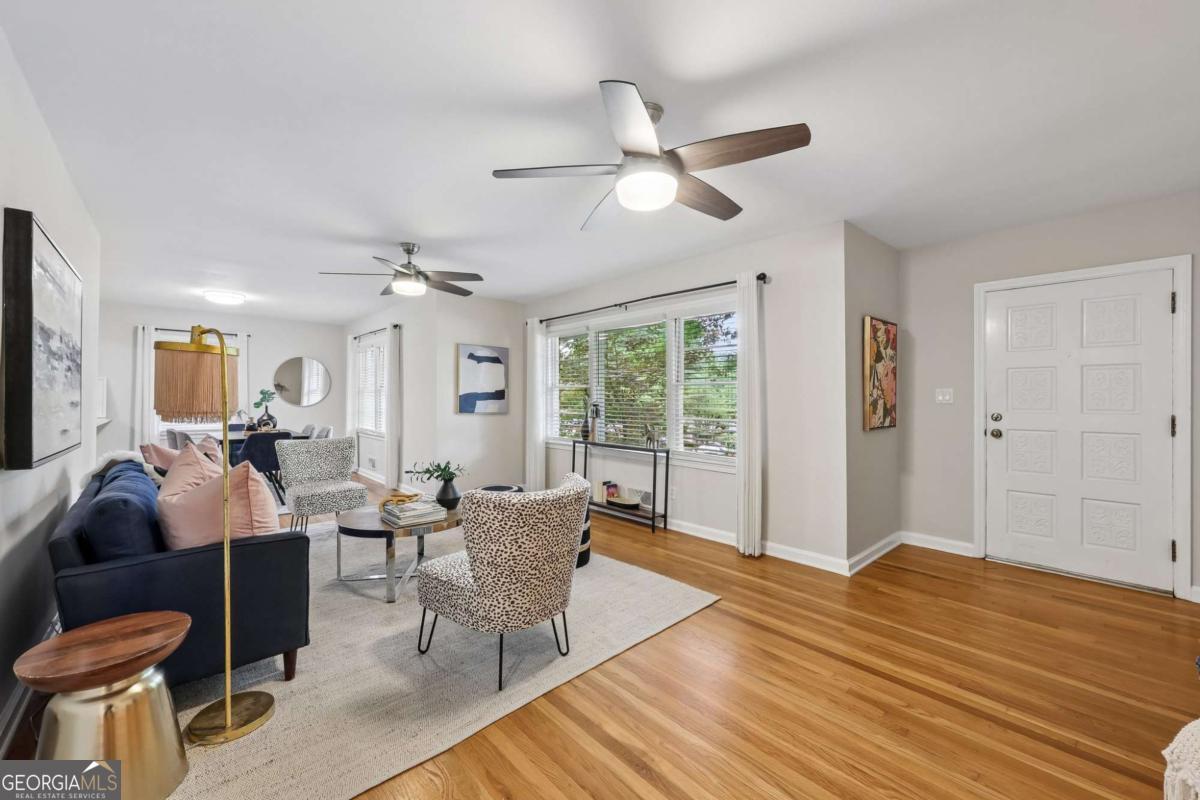 579 N Superior Avenue Property Photo 4