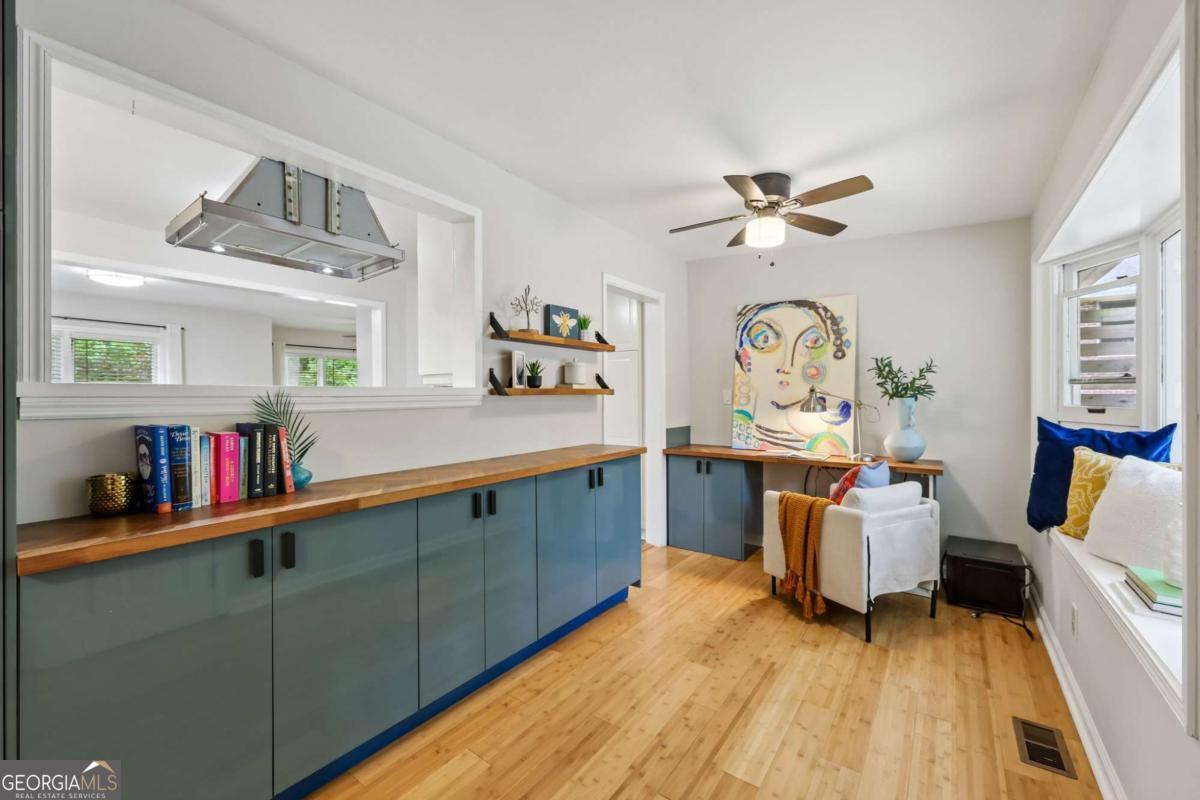 579 N Superior Avenue Property Photo 14