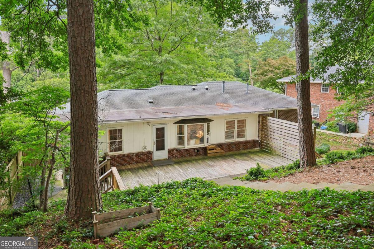 579 N Superior Avenue Property Photo 30