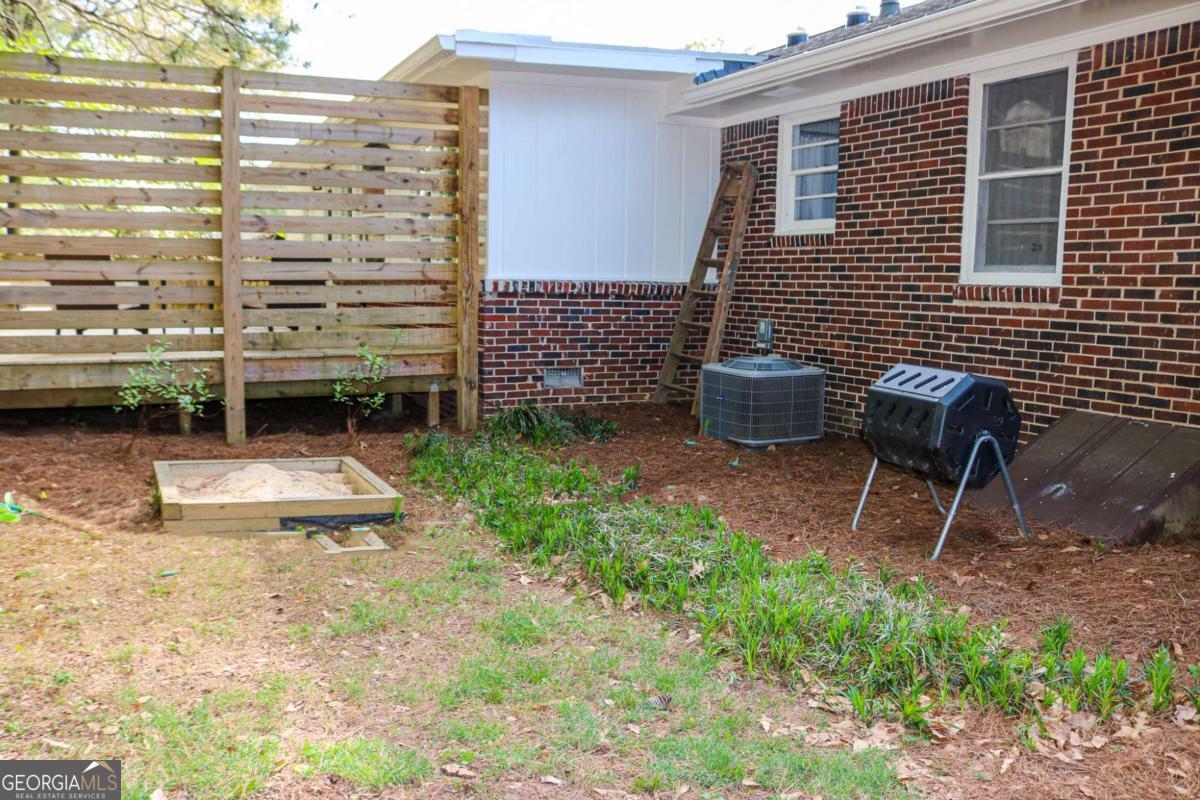 579 N Superior Avenue Property Photo 32