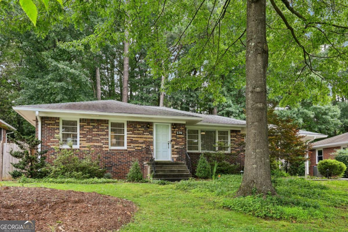 579 N Superior Avenue Property Photo 34