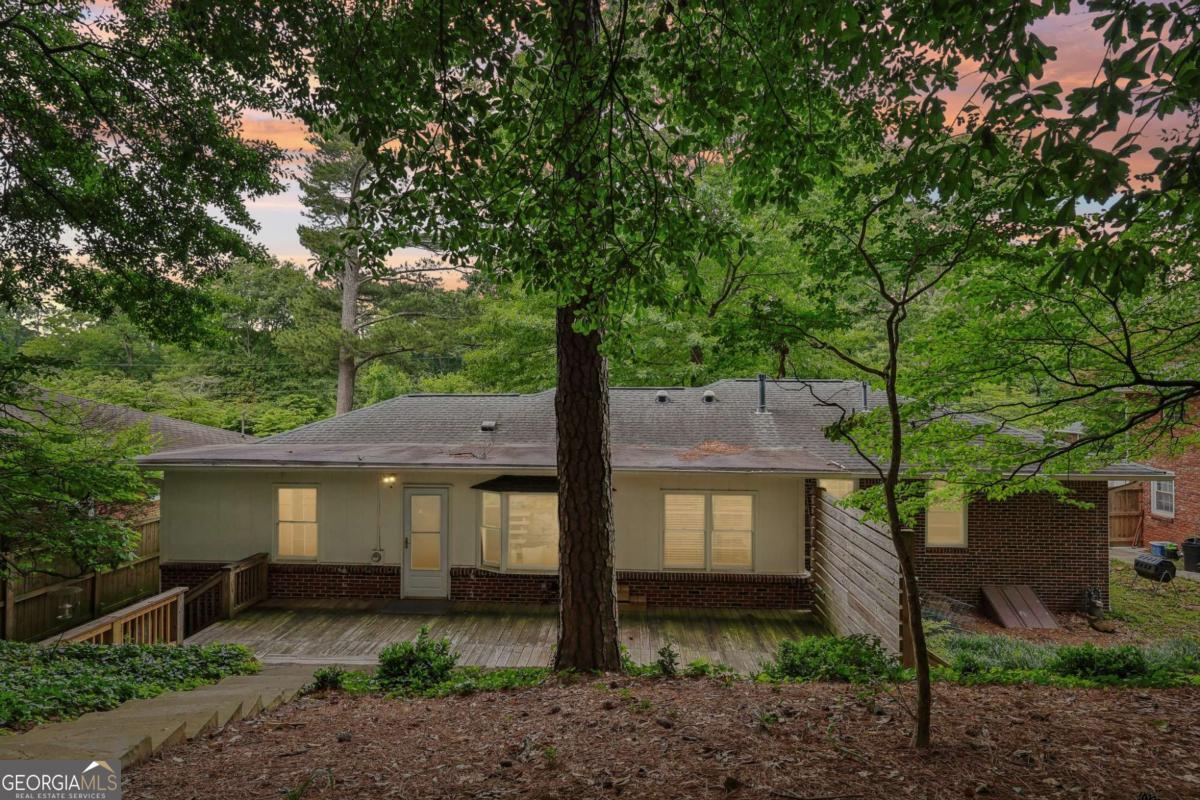 579 N Superior Avenue Property Photo 35