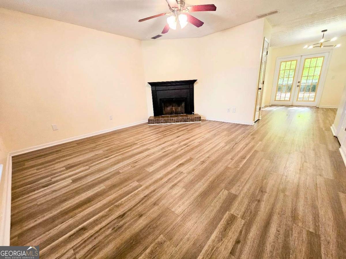 1557 Springleaf Court Se Property Photo 3