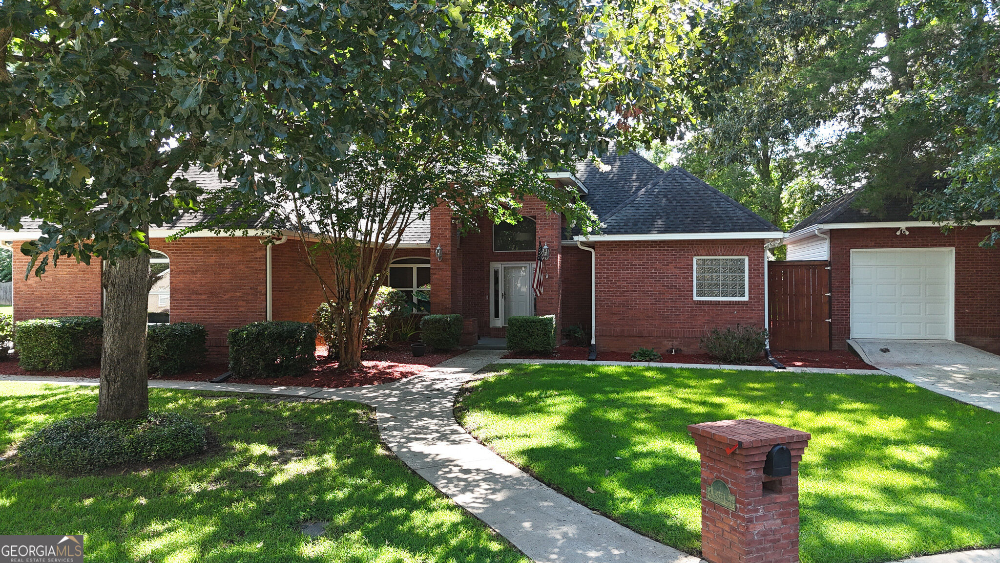 111 Charleston Court Property Photo 1