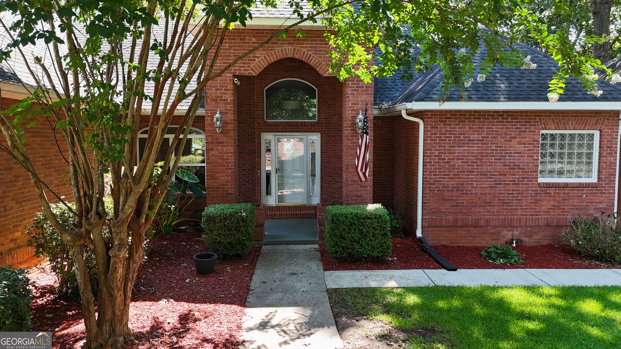 111 Charleston Court Property Photo 3