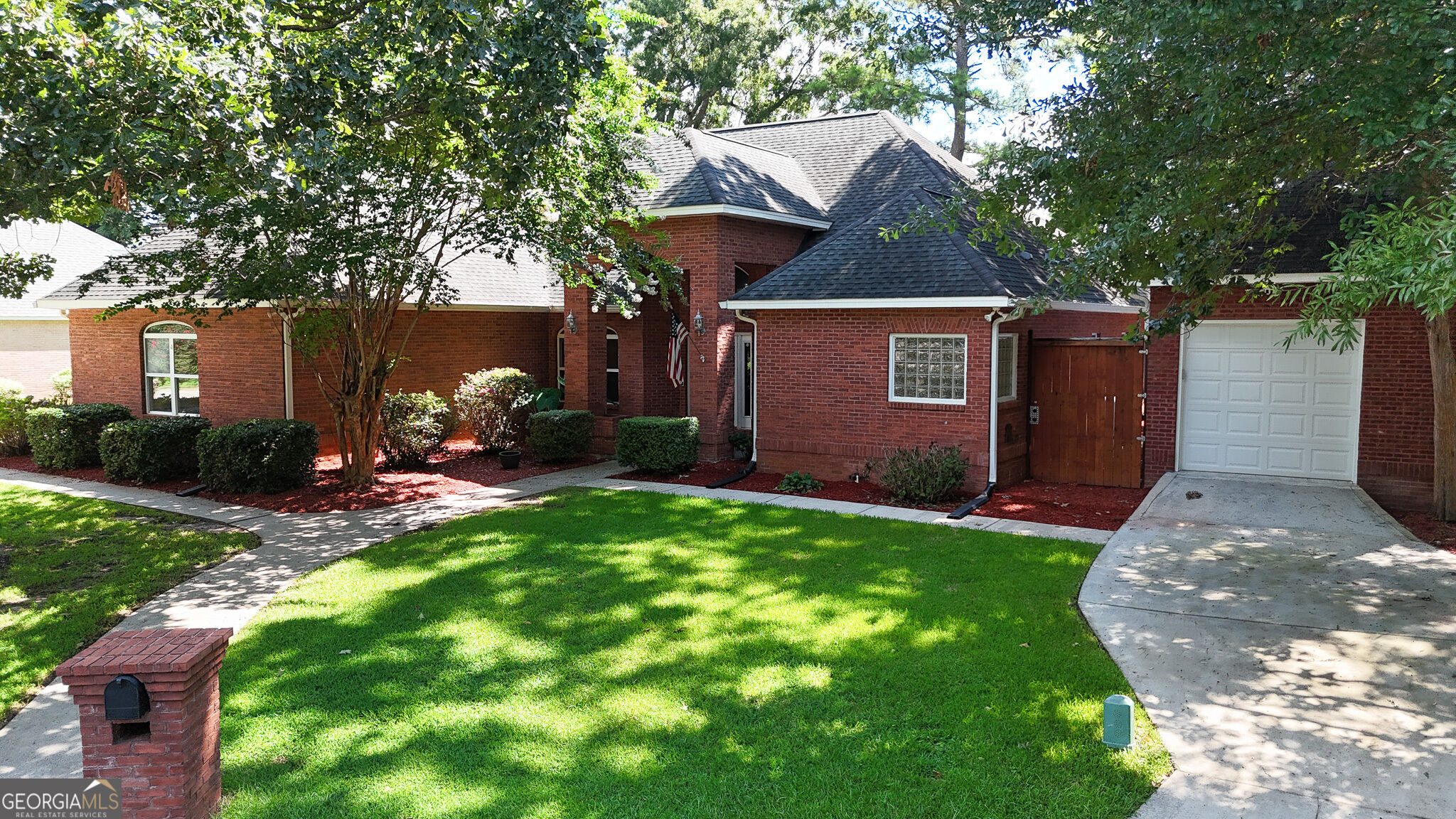 111 Charleston Court Property Photo 4
