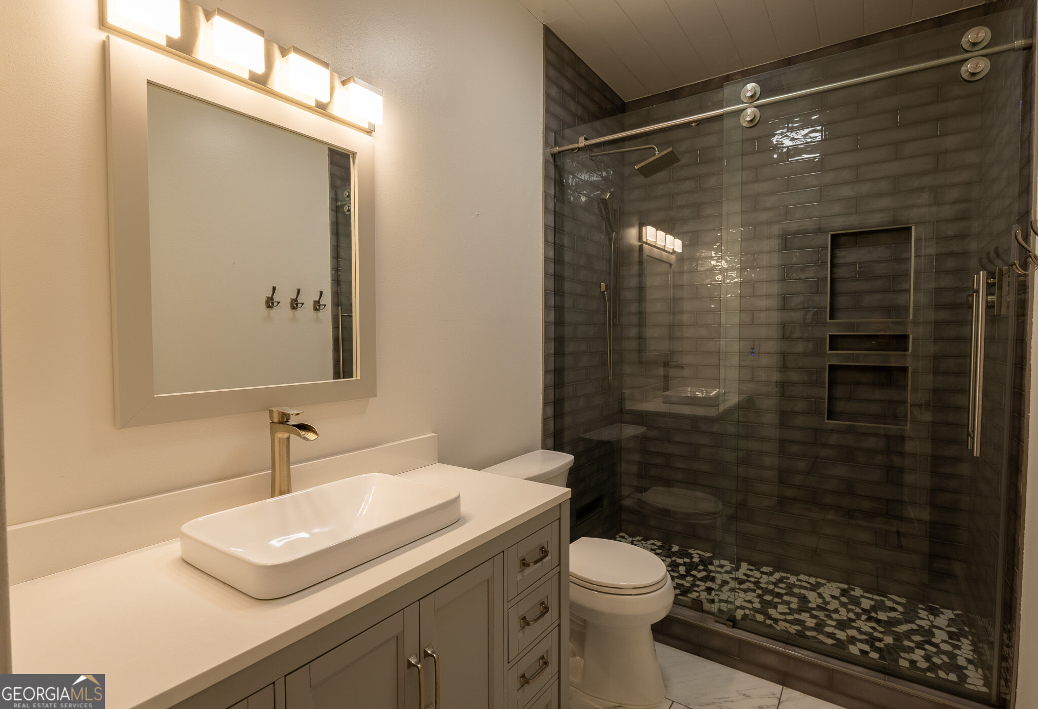 111 Charleston Court Property Photo 28