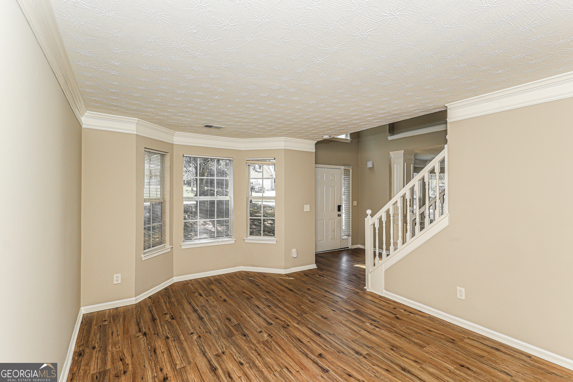 6898 Smoke Ridge Drive Property Photo 3