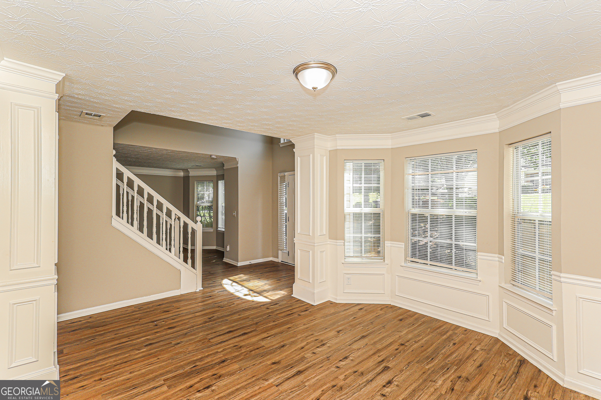 6898 Smoke Ridge Drive Property Photo 4