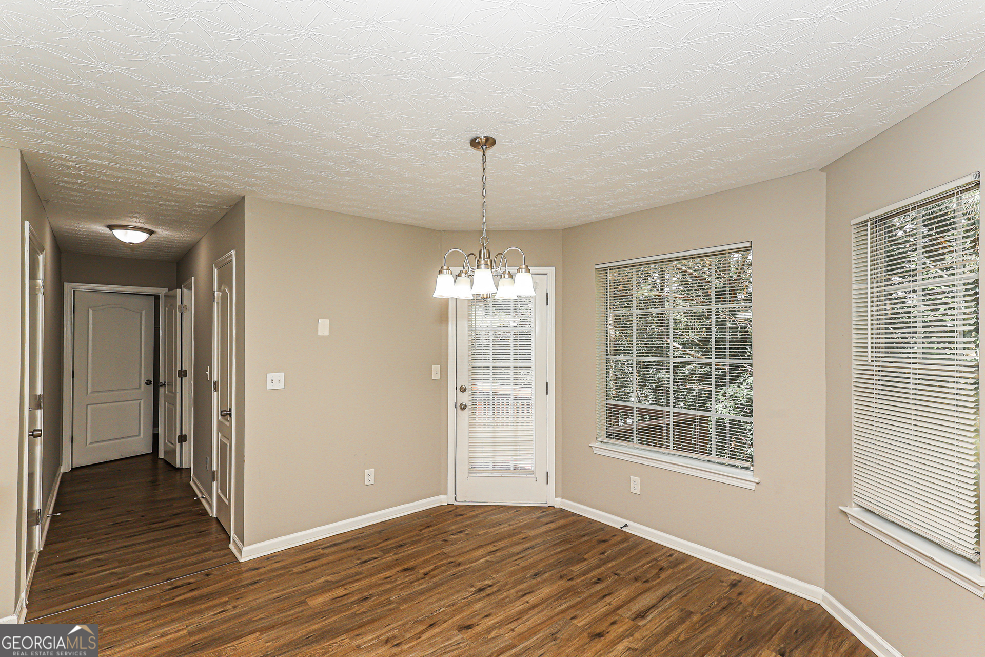 6898 Smoke Ridge Drive Property Photo 5