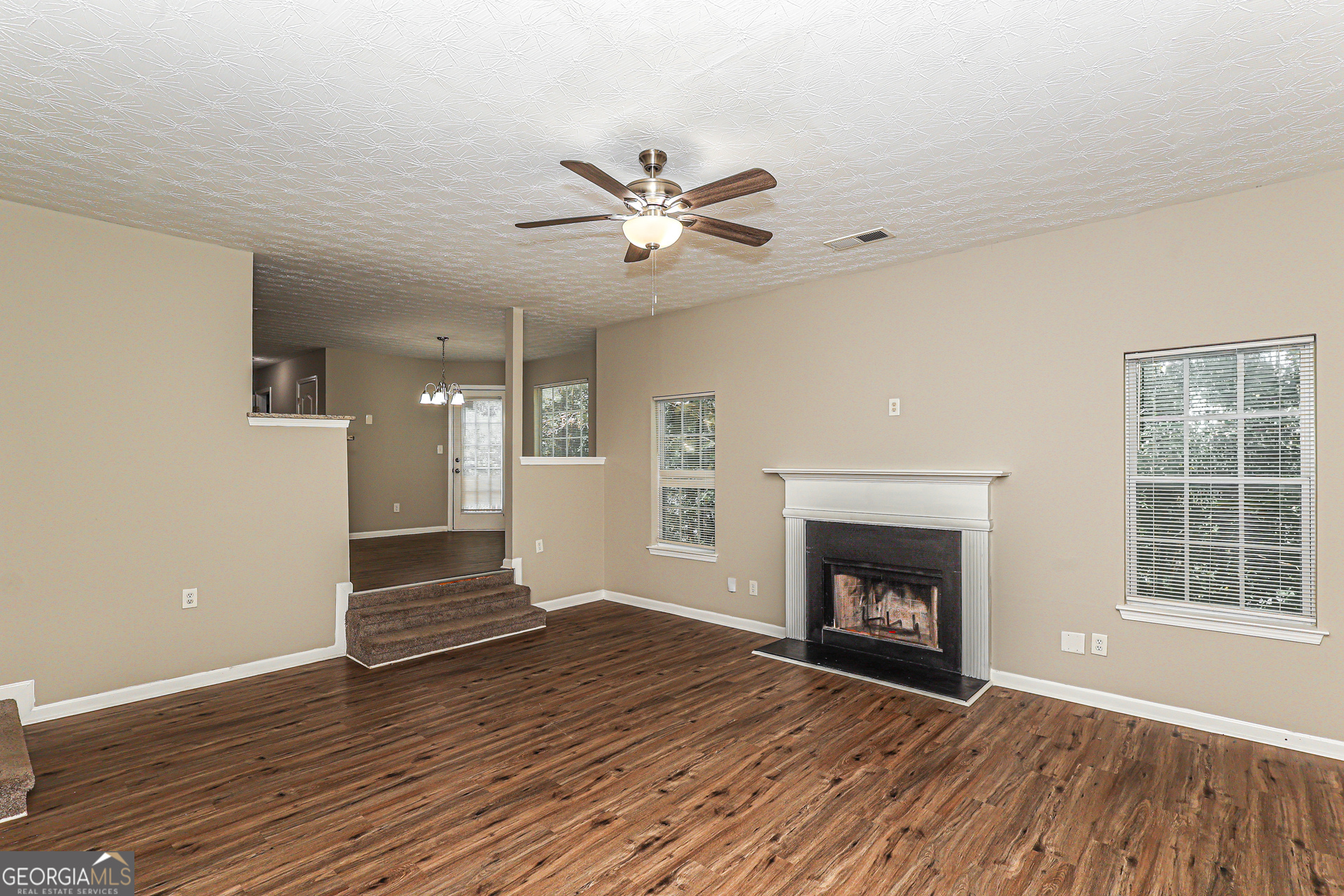 6898 Smoke Ridge Drive Property Photo 9