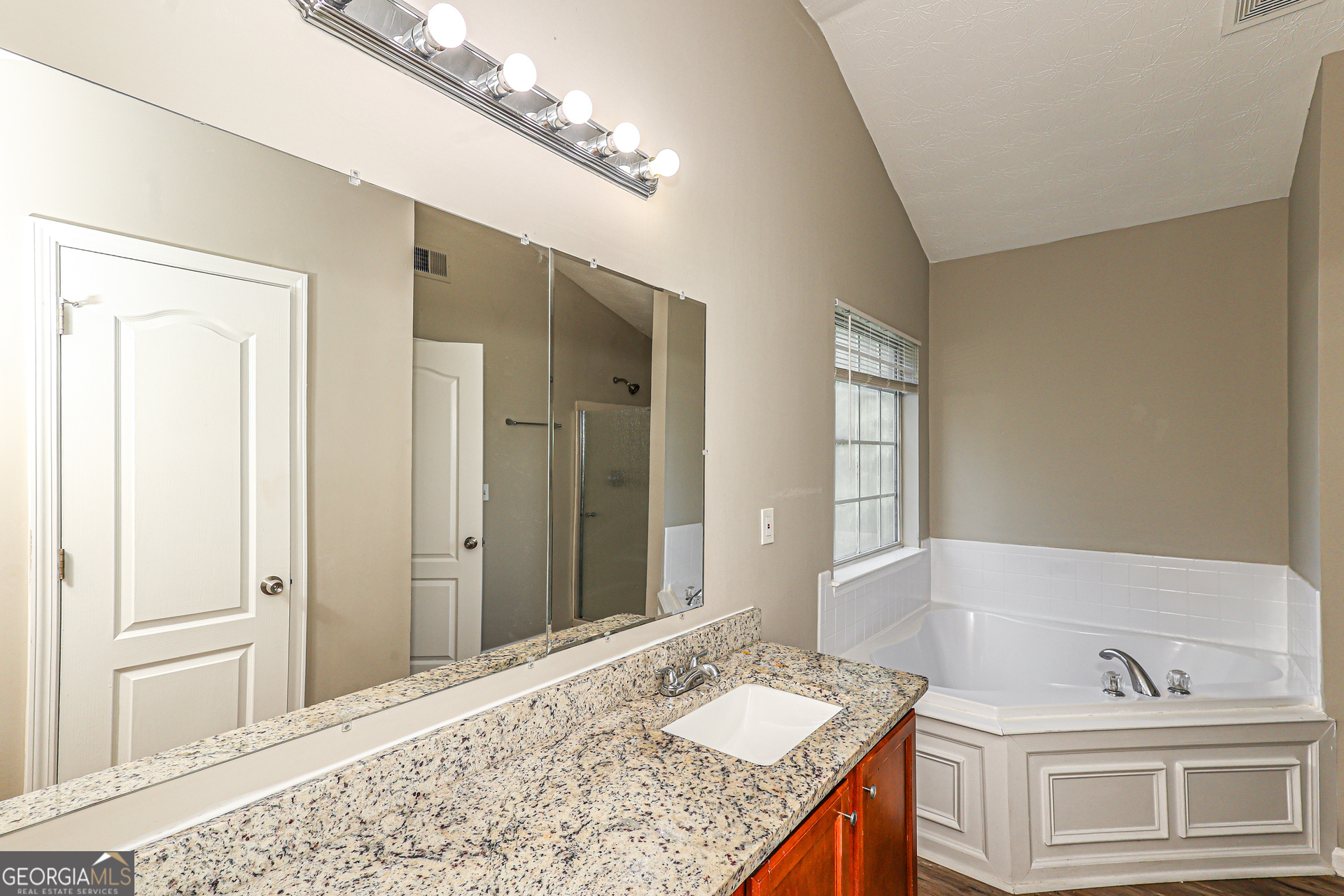 6898 Smoke Ridge Drive Property Photo 11