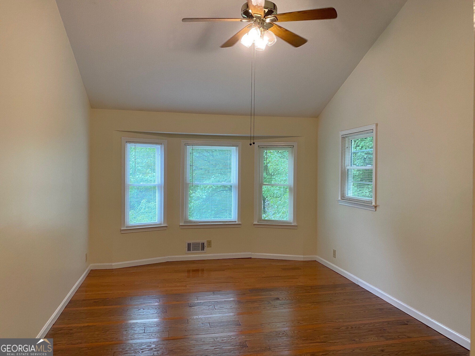 1326 Williamsburg Lane Property Photo 22