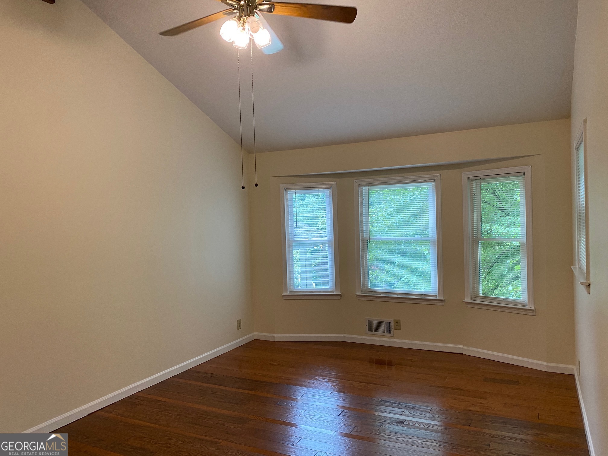 1326 Williamsburg Lane Property Photo 23