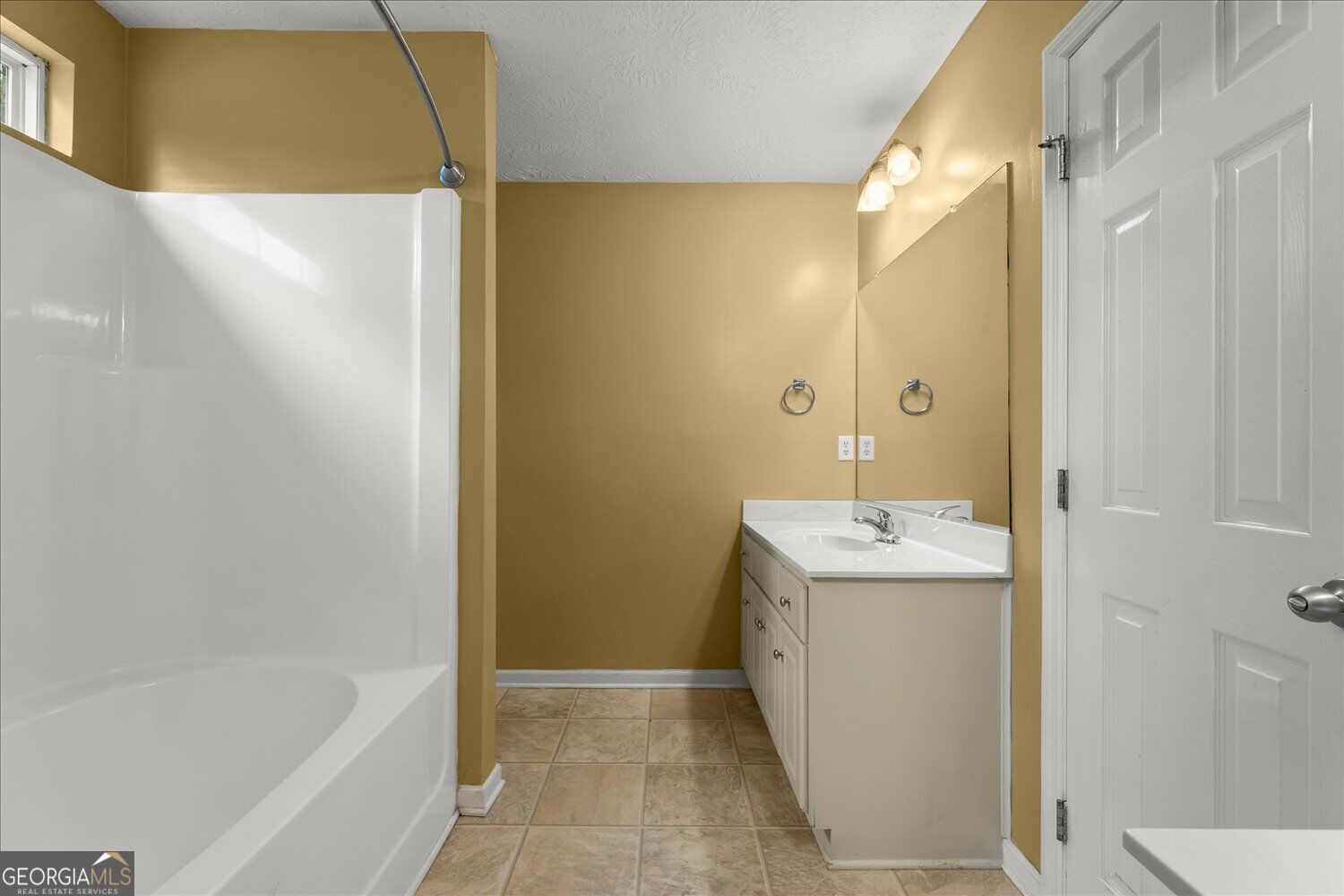 1748 Tamarind Way Property Photo 13