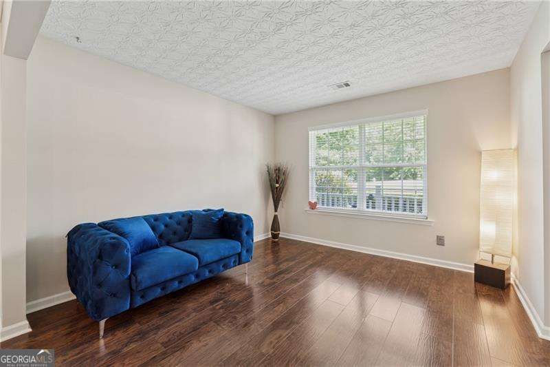 27 Waterbury Way Property Photo 4