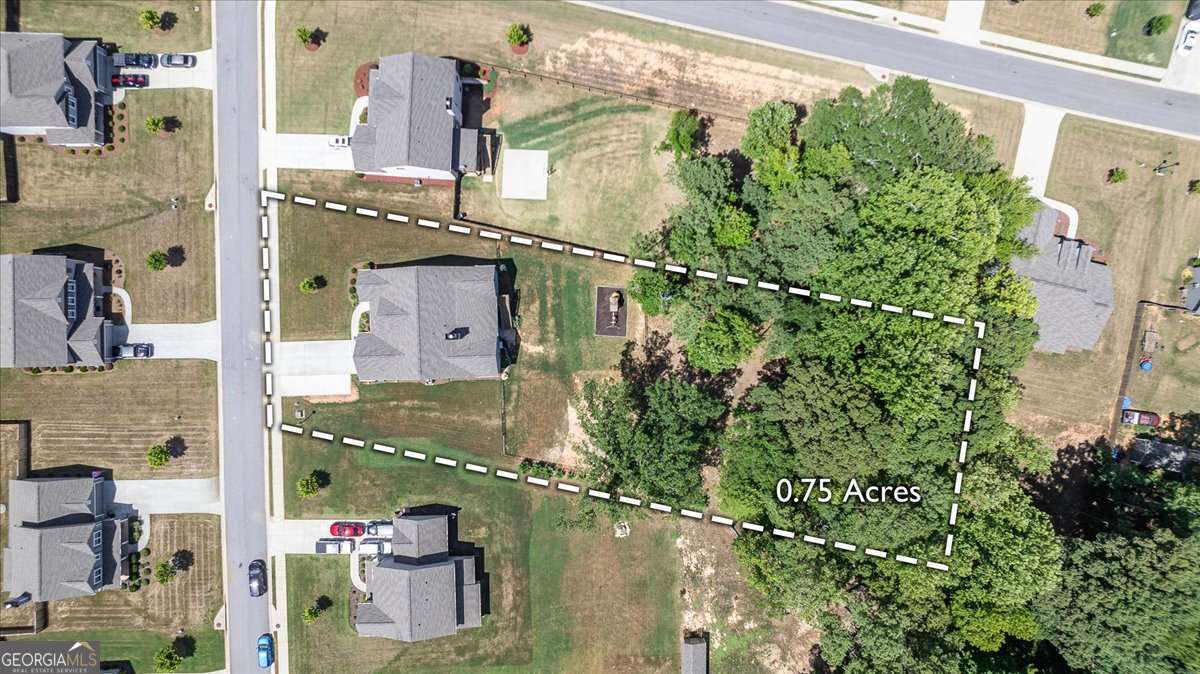 297 Woodbury Lane Property Photo 3