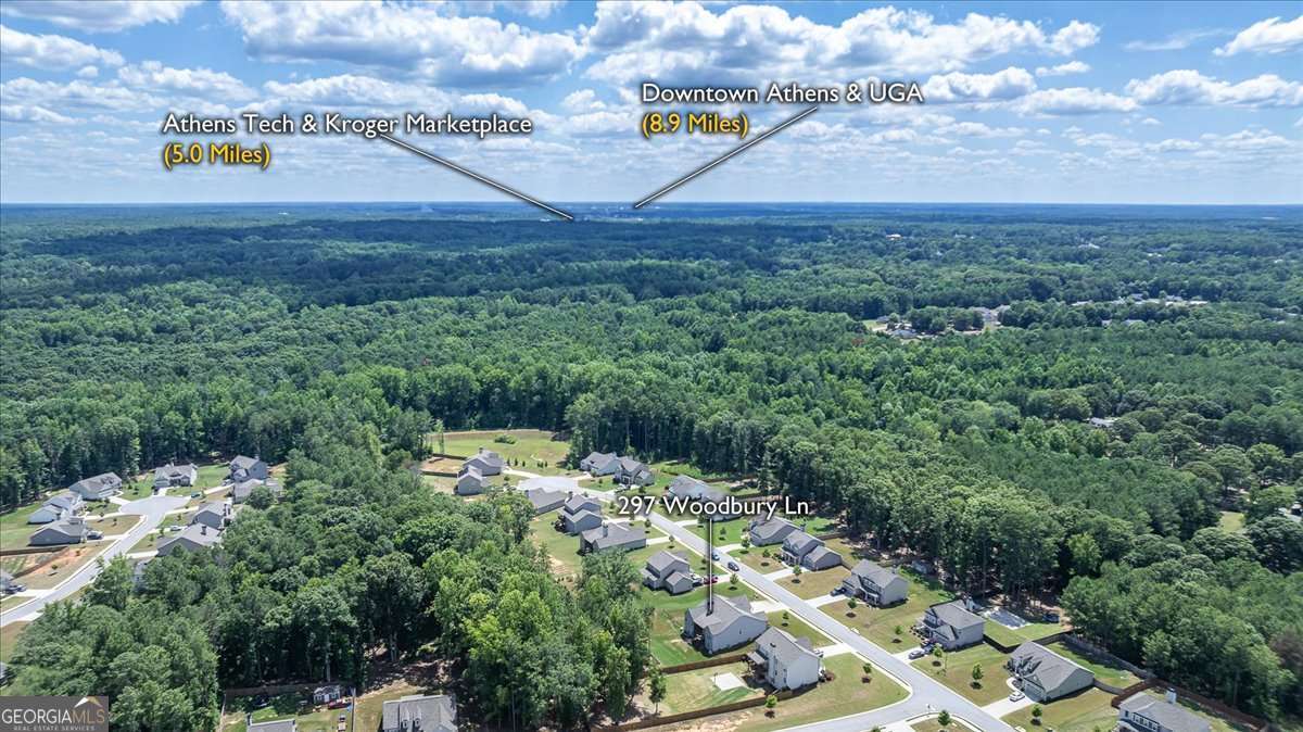 297 Woodbury Lane Property Photo 4