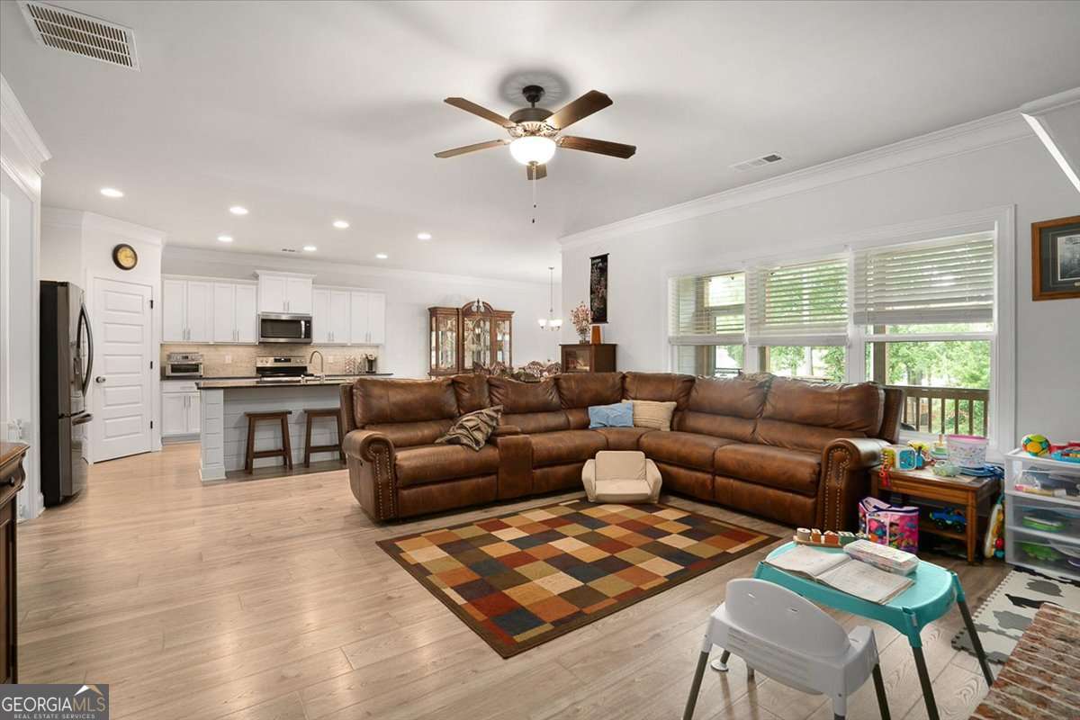 297 Woodbury Lane Property Photo 13