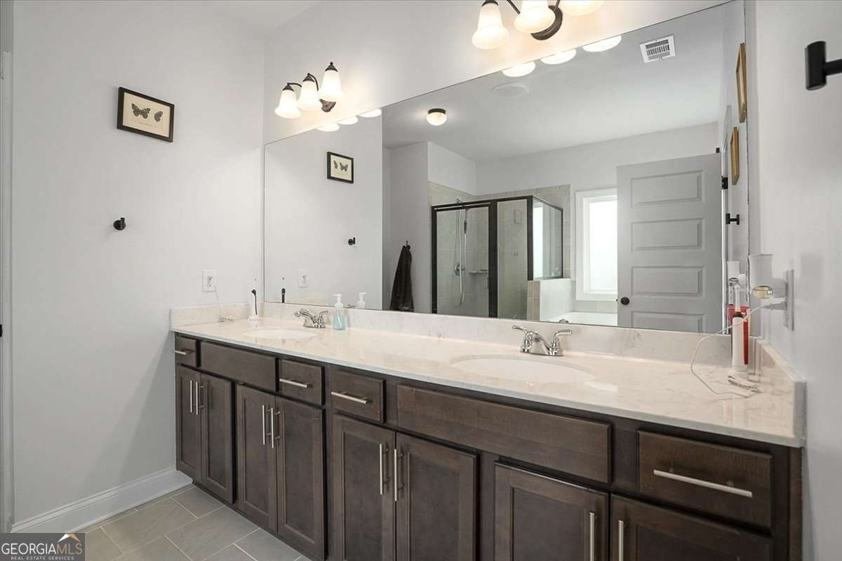 297 Woodbury Lane Property Photo 22