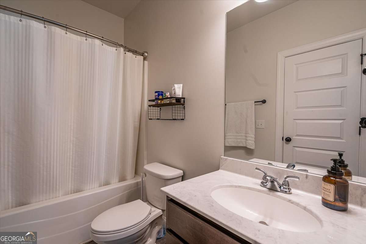297 Woodbury Lane Property Photo 28