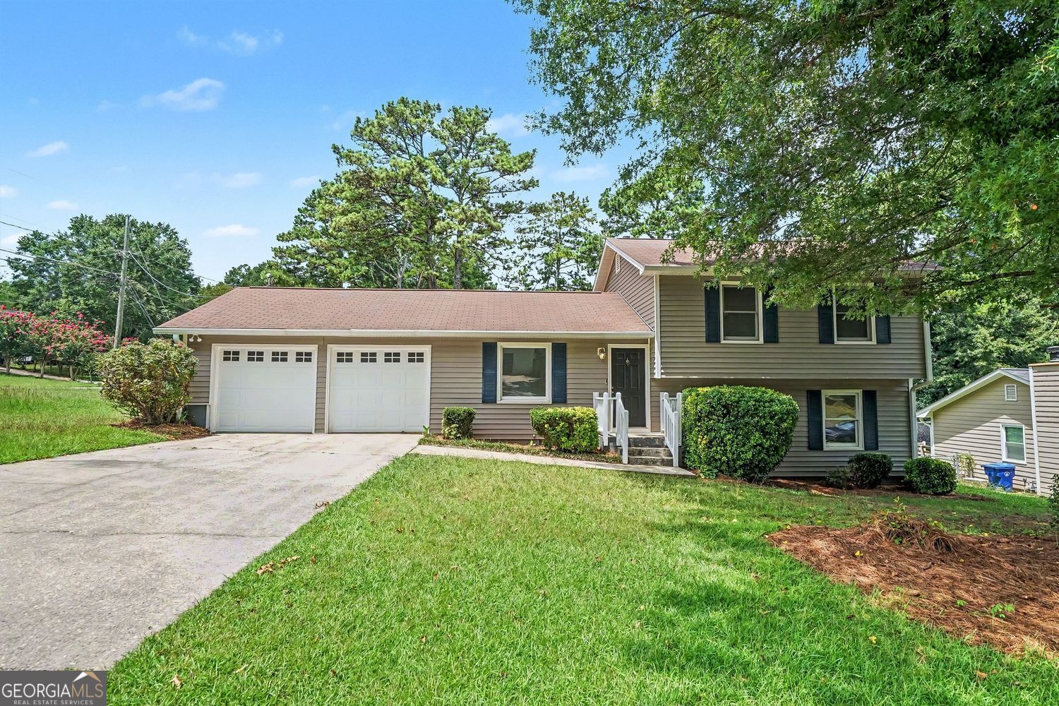 220 Summer Pond Trail Property Photo 1