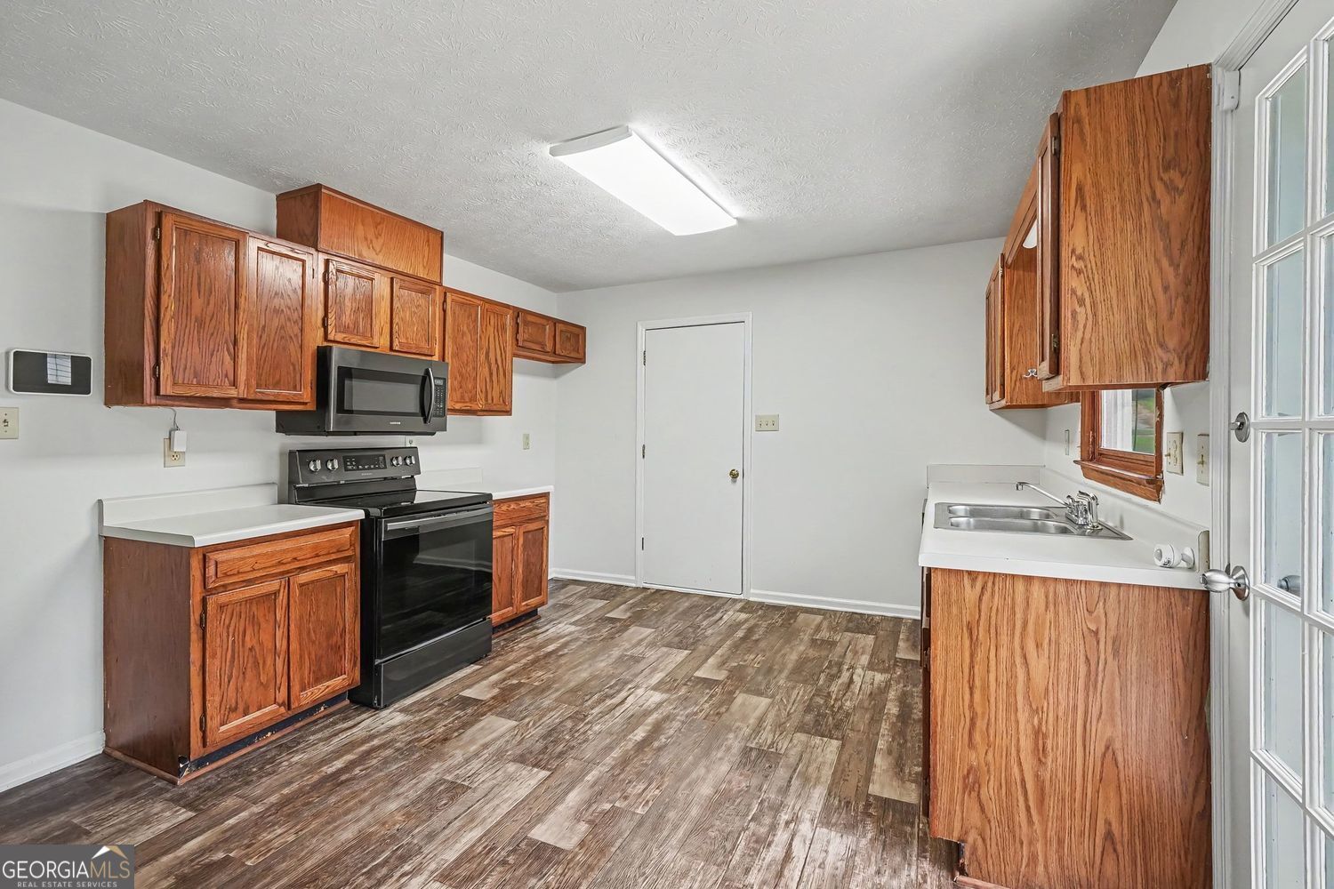 220 Summer Pond Trail Property Photo 2
