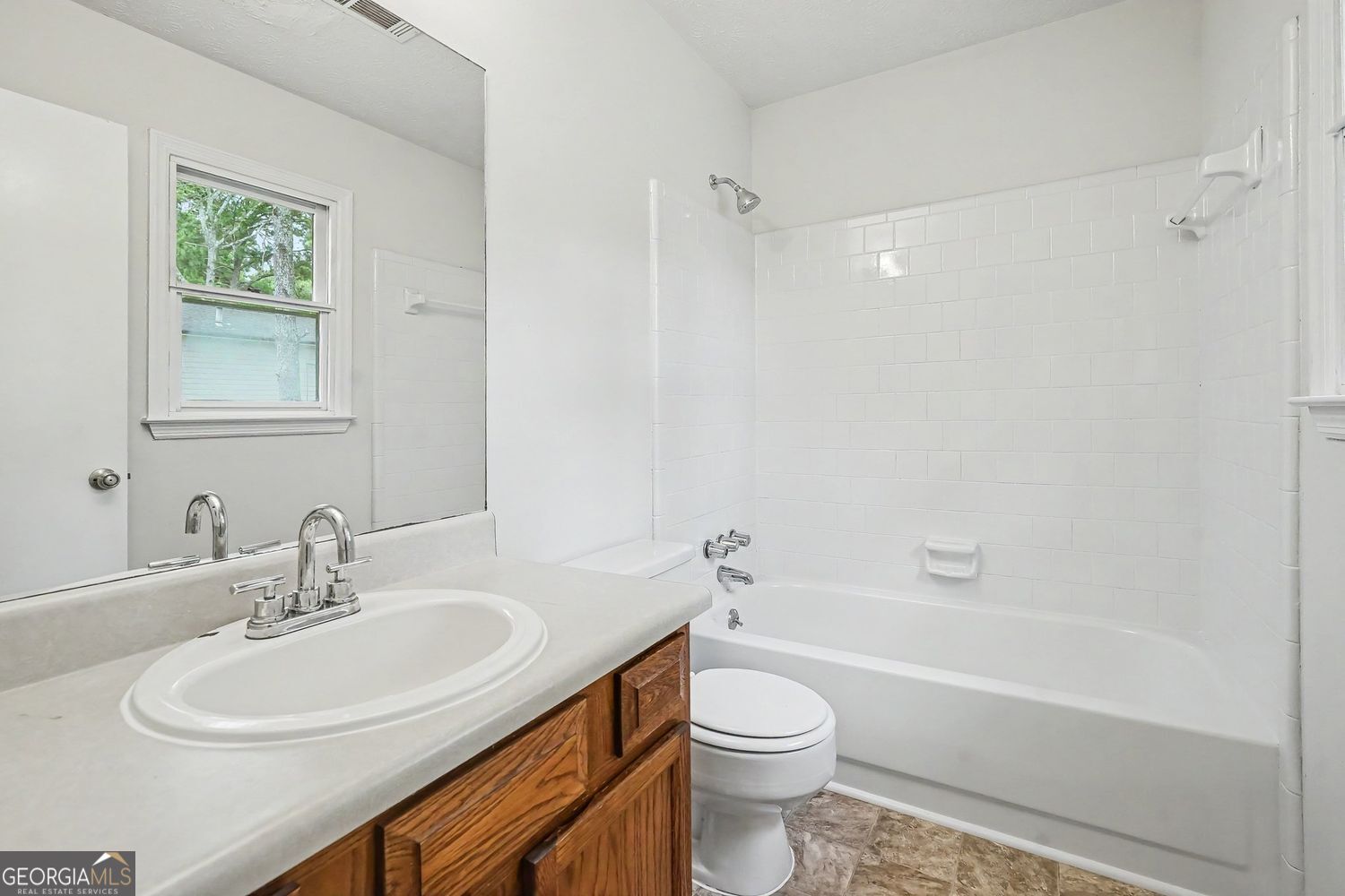 220 Summer Pond Trail Property Photo 6
