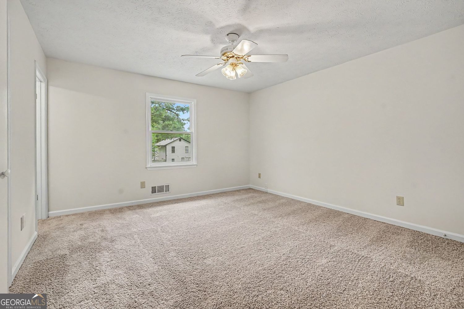 220 Summer Pond Trail Property Photo 13