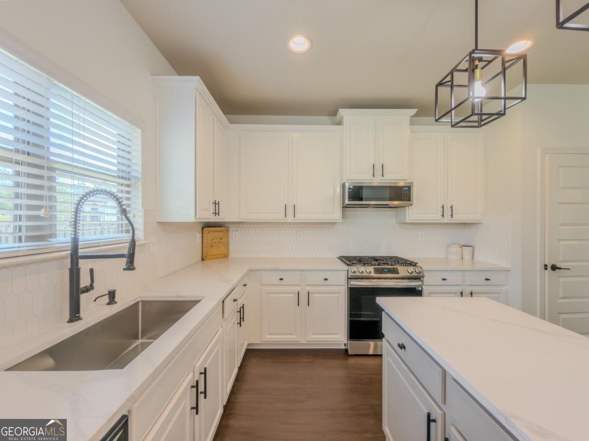 45 Streamside Drive Property Photo 3