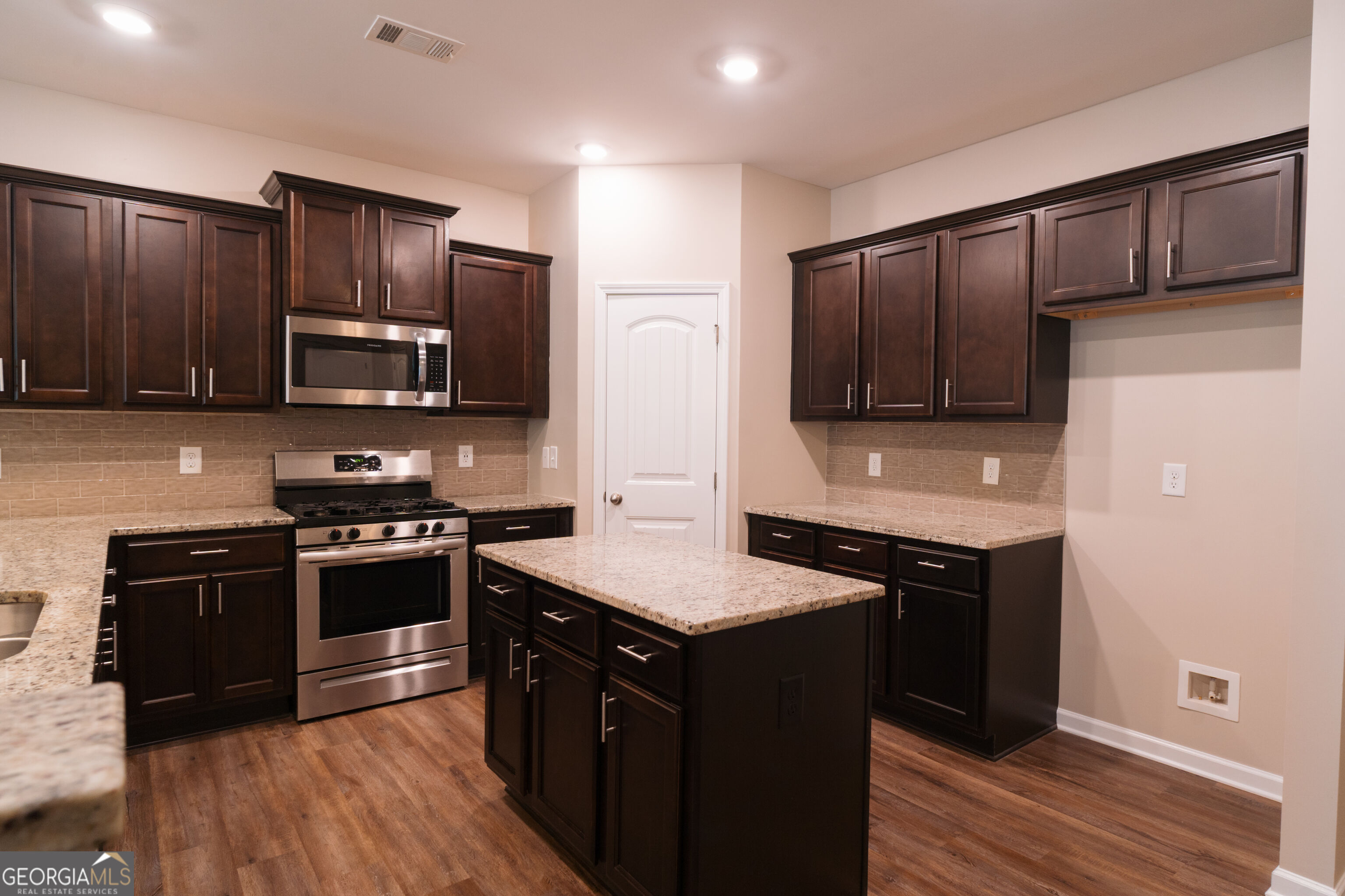 853 Brown Thrasher Way Property Photo 4