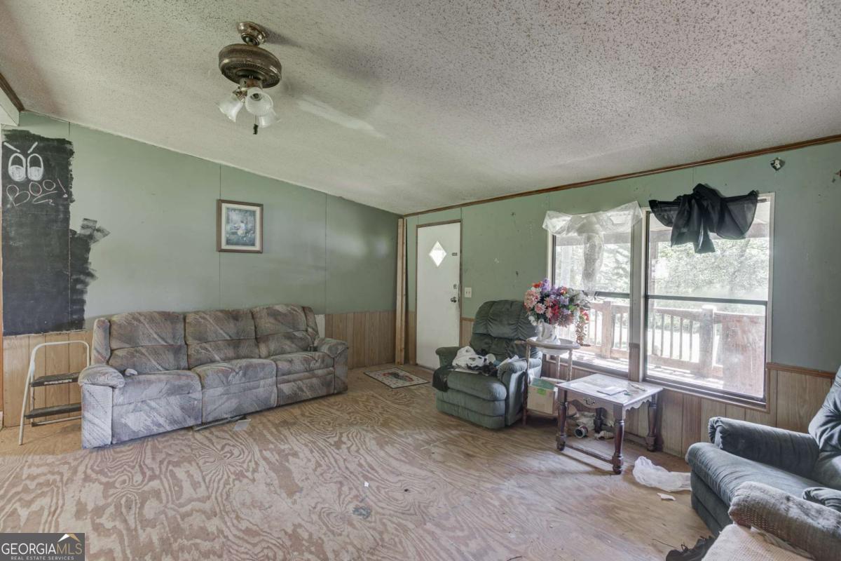 4005 C Rogers Road Property Photo 5