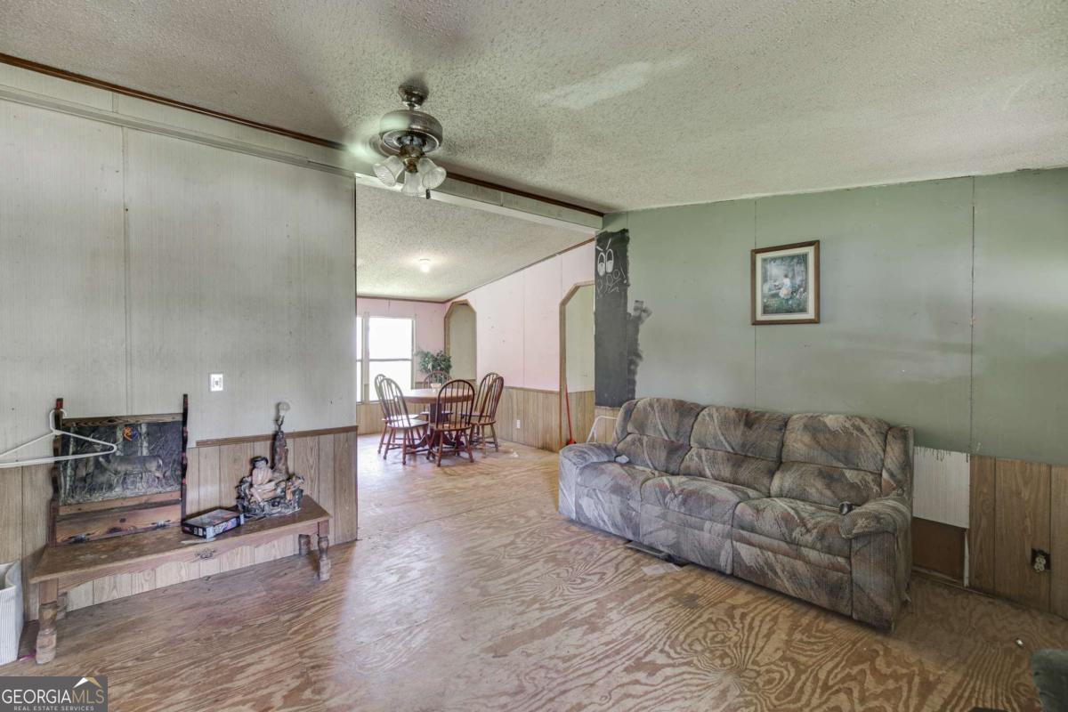 4005 C Rogers Road Property Photo 6